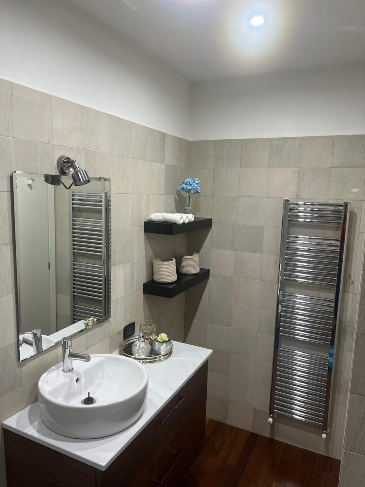 B&B Resilienza - Camera Privata Con Bagno Лекко Экстерьер фото